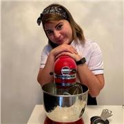 Graduada en ciencias culinarias, Máster en gestión de hoteles y restaurantes